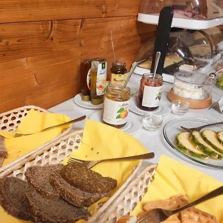 Bed & Breakfast Weisser Hirsch 3*